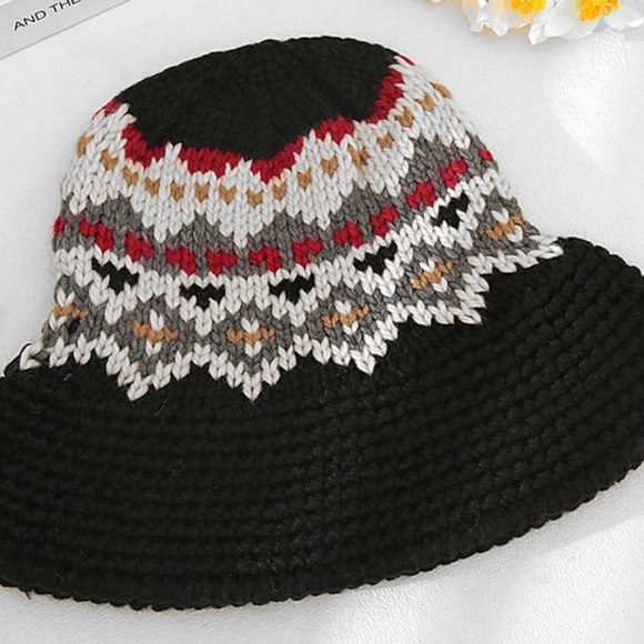 Knitted Bucket hat - Picture 1 of 2